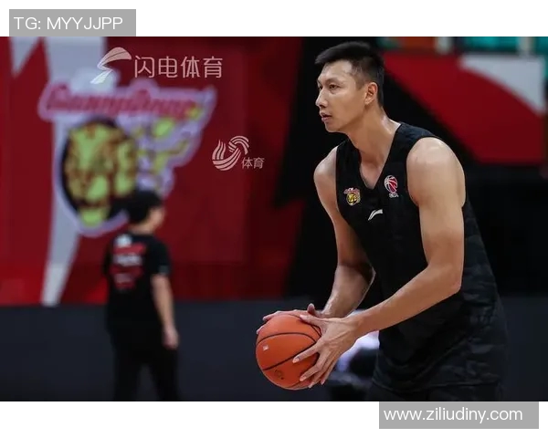 易建联与广东宏远续约三年,成为队史最高薪球员 易建联与广东宏远续约三年,成为队史最高薪球员